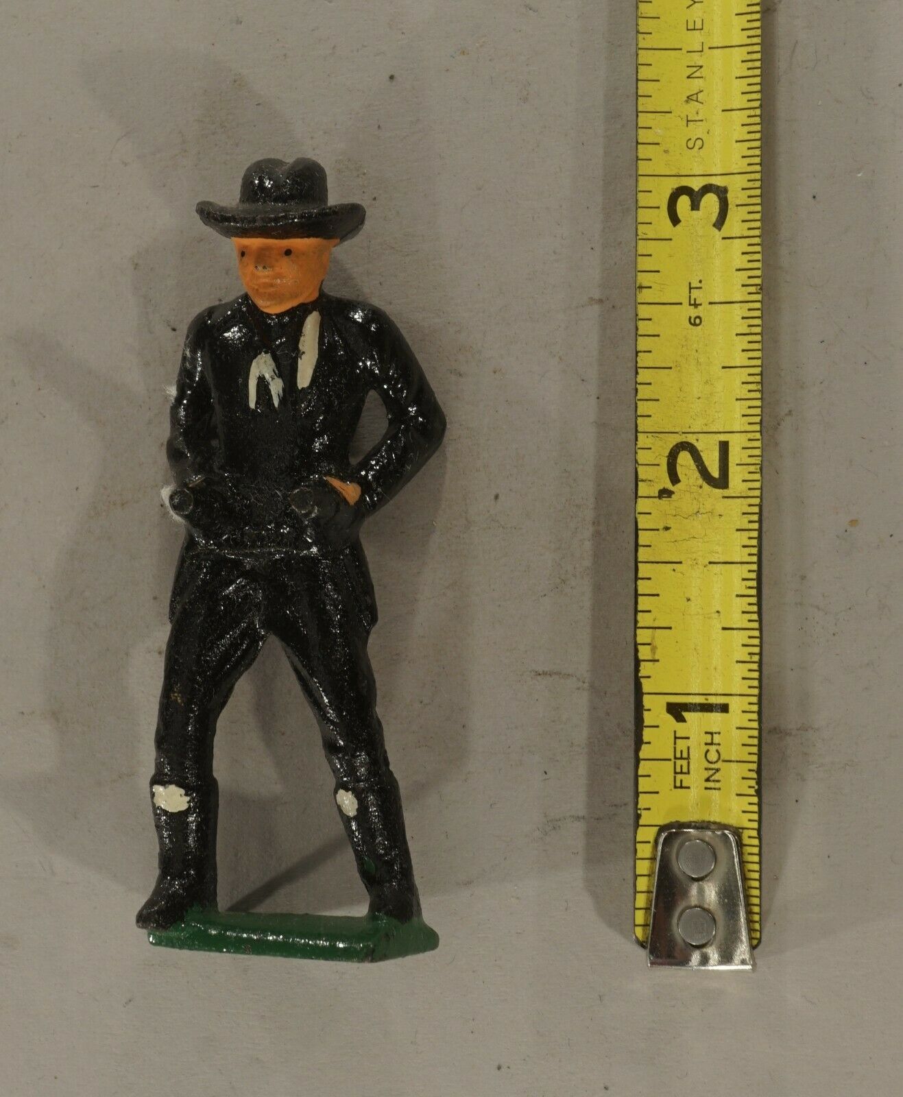 Original Vintage Antique Toy Cowboy Drawing Pistols Lead Figure (inv. No. 9260)