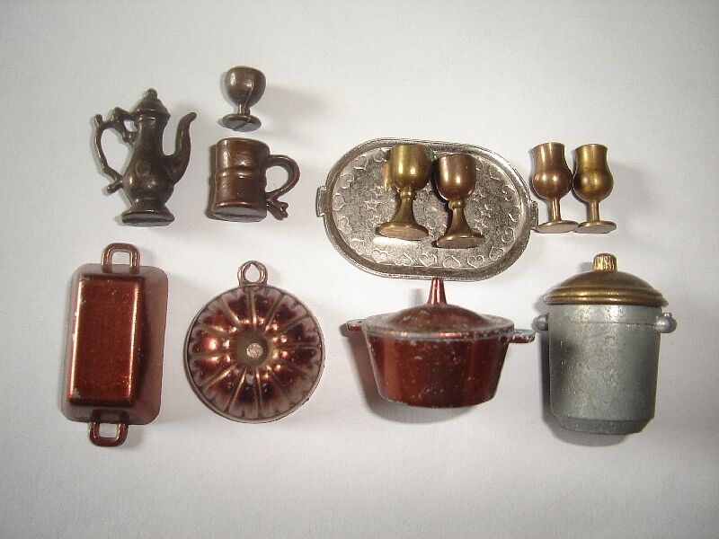 Metal Figurines Set - Dishes Collection Vintage - Kinder Surprise Miniatures