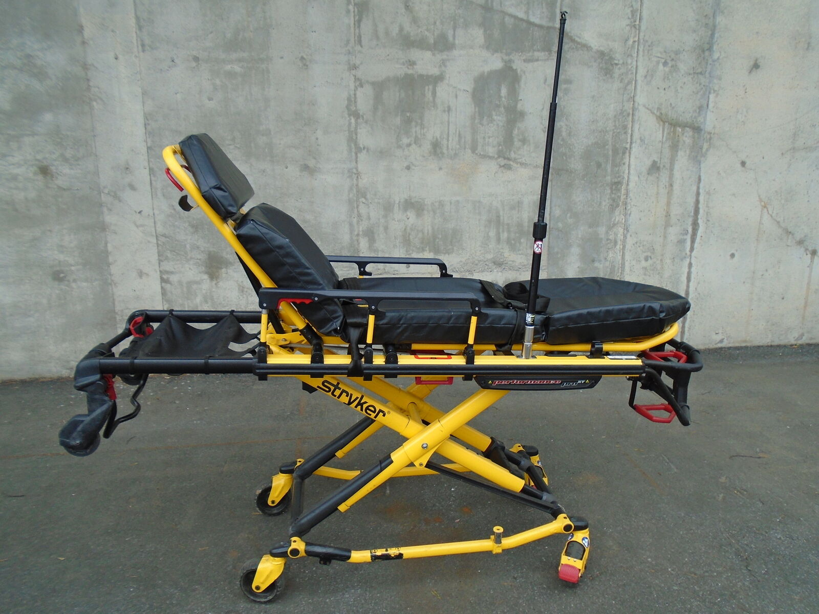 Stryker Performance-pro Xt Ambulance Cot *6086* *sn:171241543 * *yr: 2017*